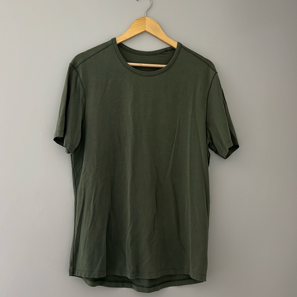 Men’s Lululemon Large Green Tshirt EUC